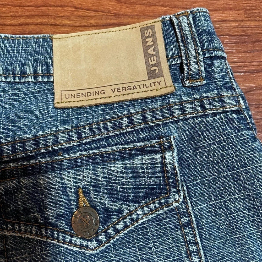 Women's Denim Short - Picture 4 of 8